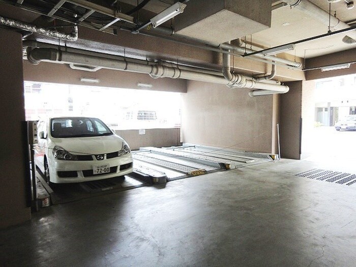 物件外観写真6　(駐車場)