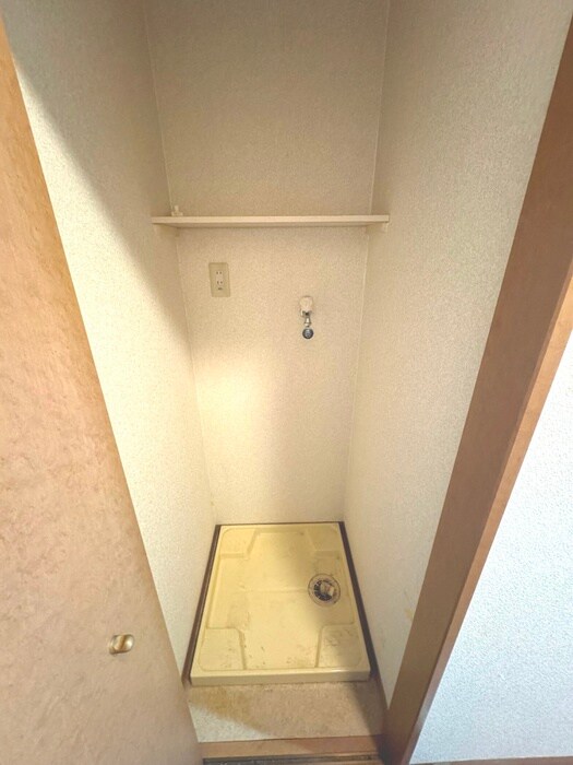 物件内観写真10　(洗濯機置場)