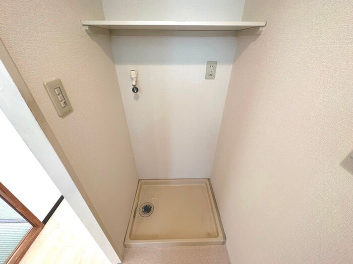 物件内観写真16　(洗濯機置場)
