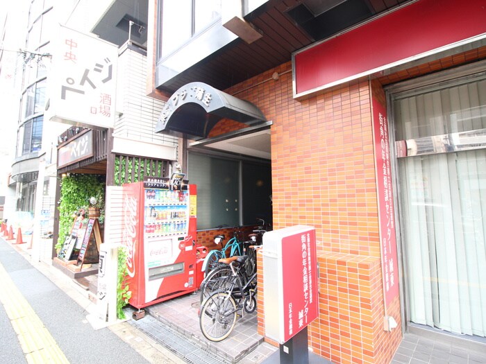 物件外観写真4　(エントランス部分)