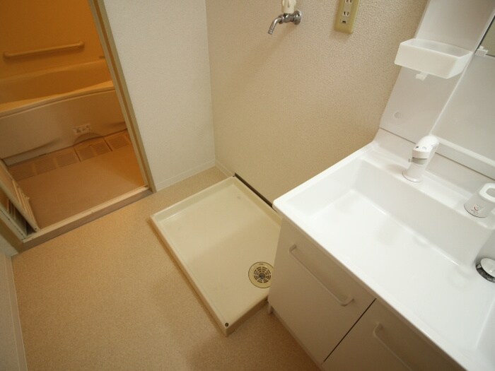 物件内観写真16　(洗濯機置場)