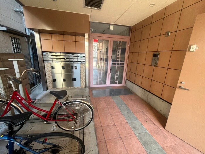 物件外観写真4　(エントランス部分)