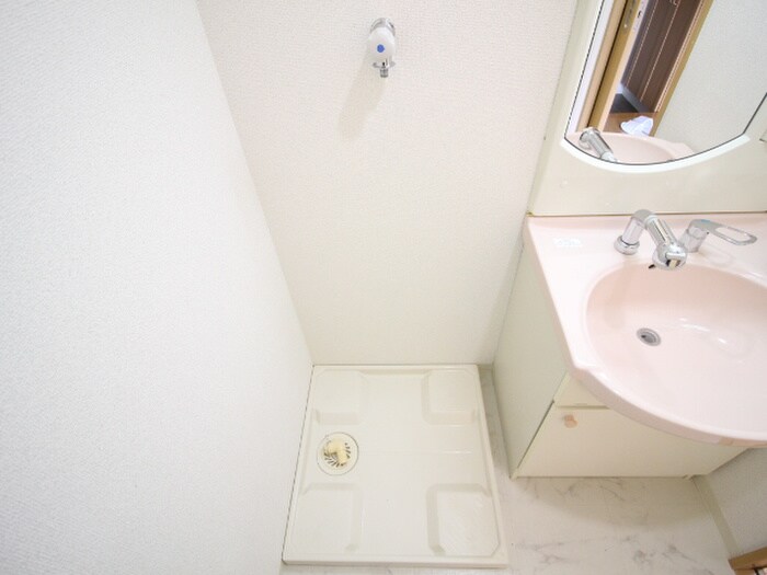 物件内観写真12　(洗濯機置場)