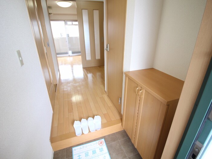 物件内観写真15　(玄関)