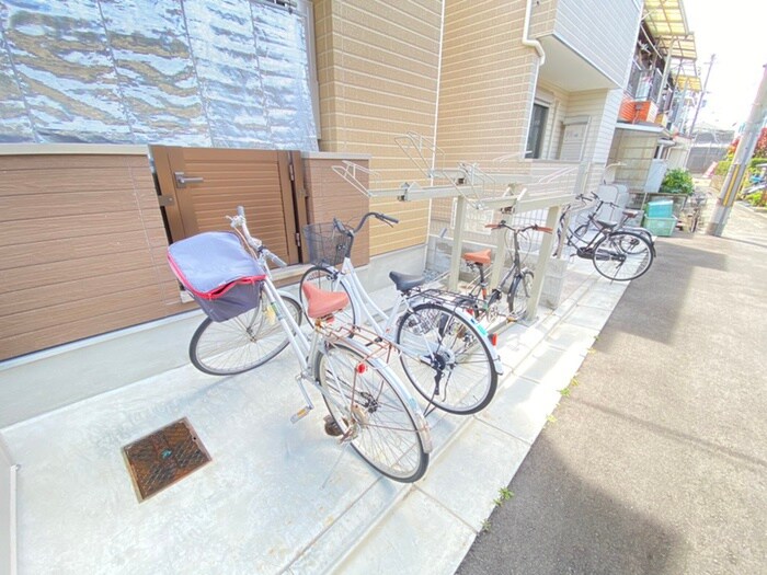 物件外観写真5　(駐輪場)