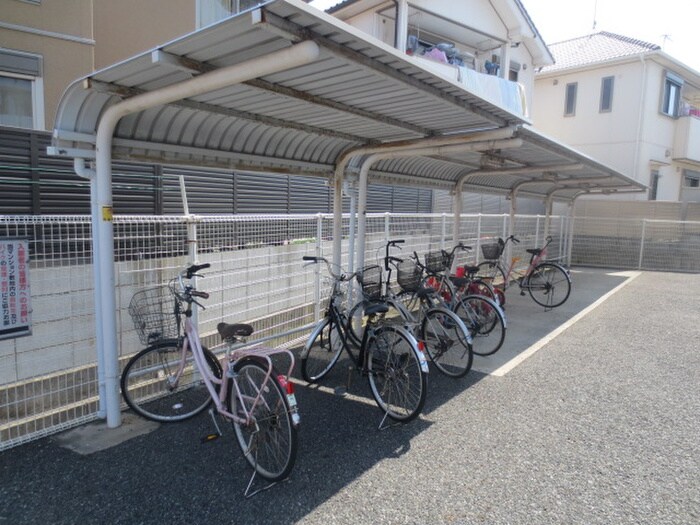 物件外観写真4　(駐輪場)