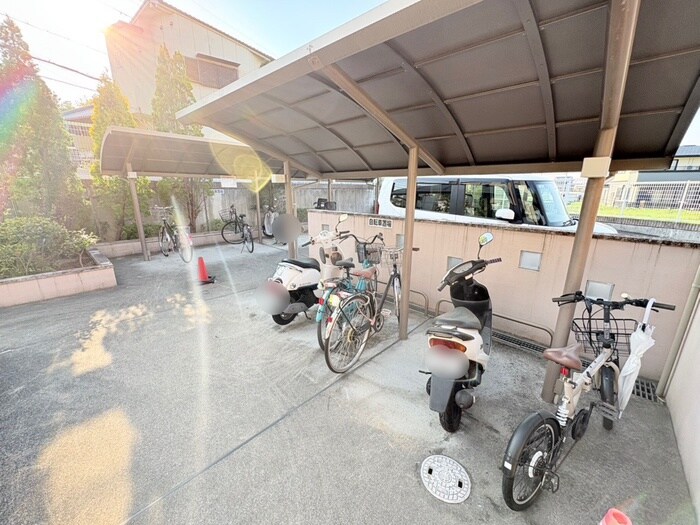 物件外観写真4　(駐輪場)
