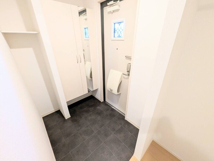 物件内観写真14　(玄関)