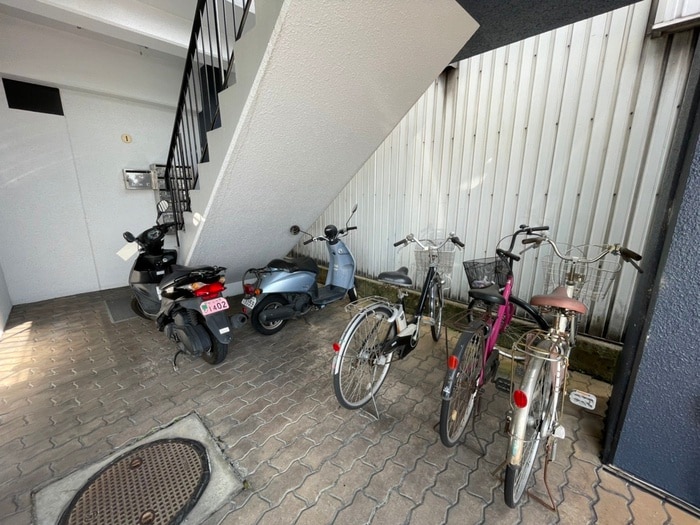 物件外観写真4　(駐輪場)