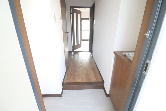 物件内観写真8　(玄関)