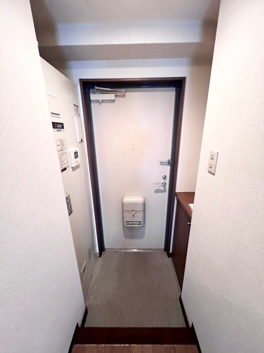 物件内観写真13　(玄関)