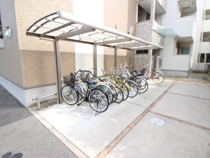 物件外観写真4　(駐輪場)