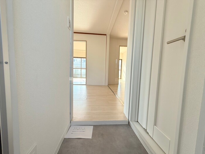 物件内観写真7　(玄関)