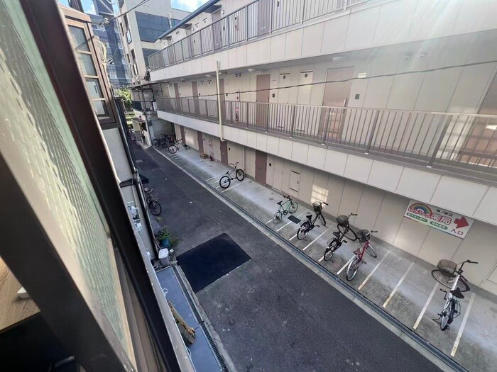 物件内観写真11　(室内からの展望)