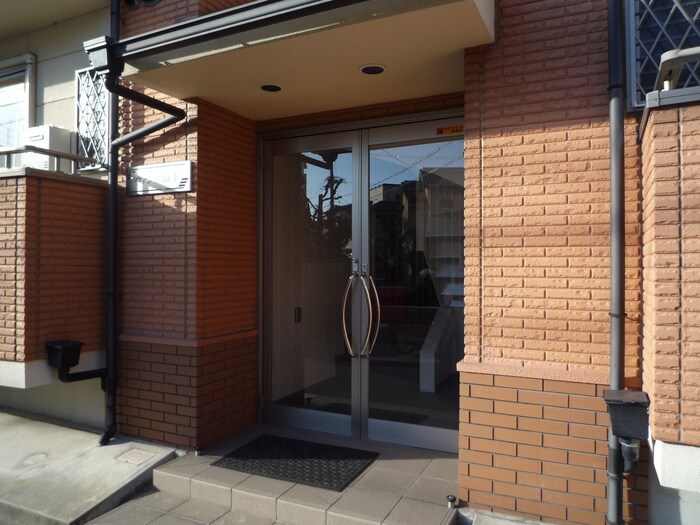 物件外観写真4　(エントランス部分)