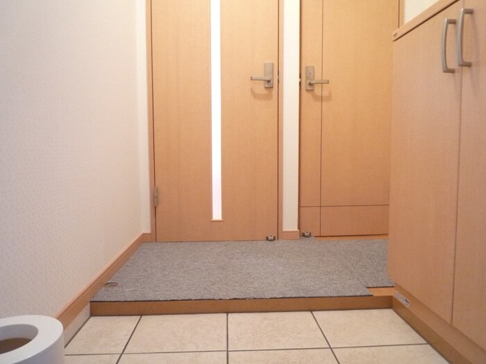 物件内観写真14　(玄関)