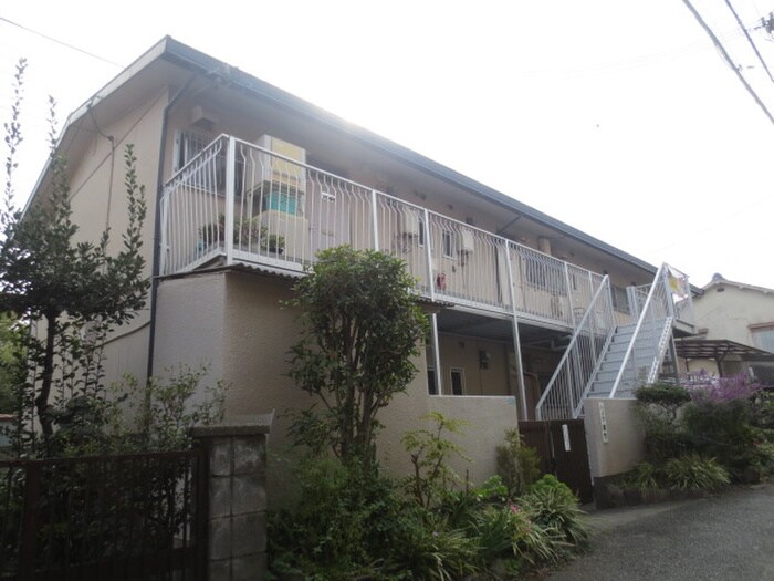 物件外観写真2　(エントランス部分)