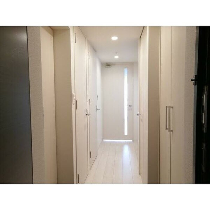 物件内観写真3　(廊下)