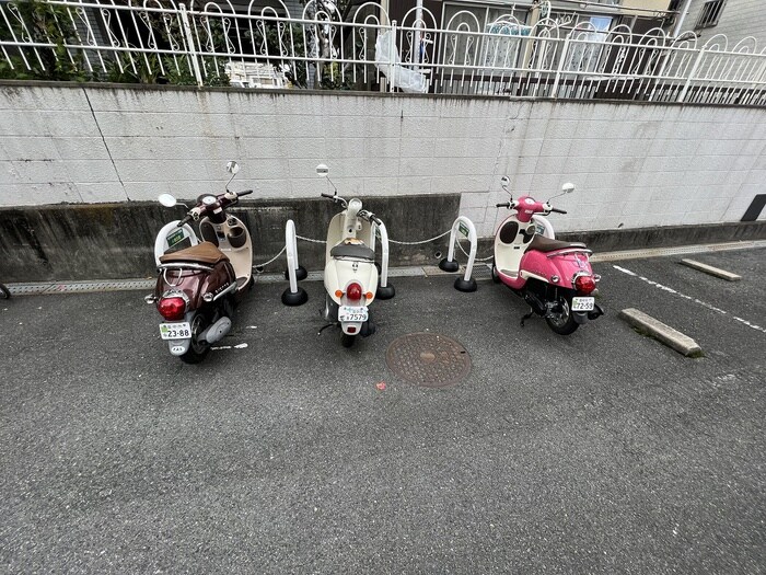 物件外観写真5　(駐輪場)