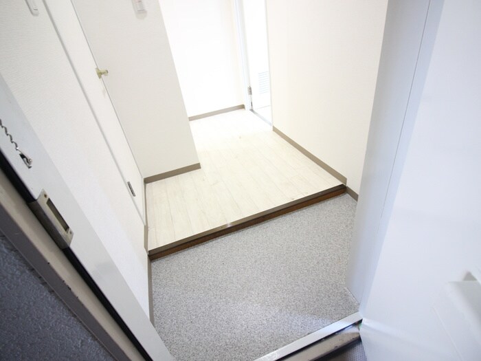 物件内観写真15　(玄関)