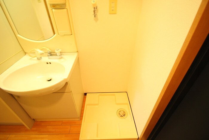 物件内観写真10　(洗濯機置場)