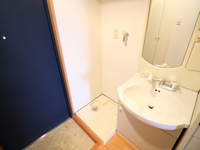 物件内観写真10　(洗濯機置場)