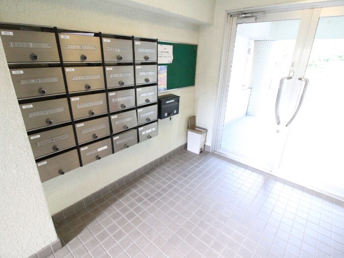 物件外観写真4　(エントランス部分)