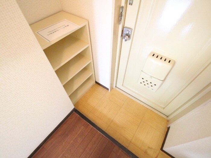 物件内観写真12　(玄関)