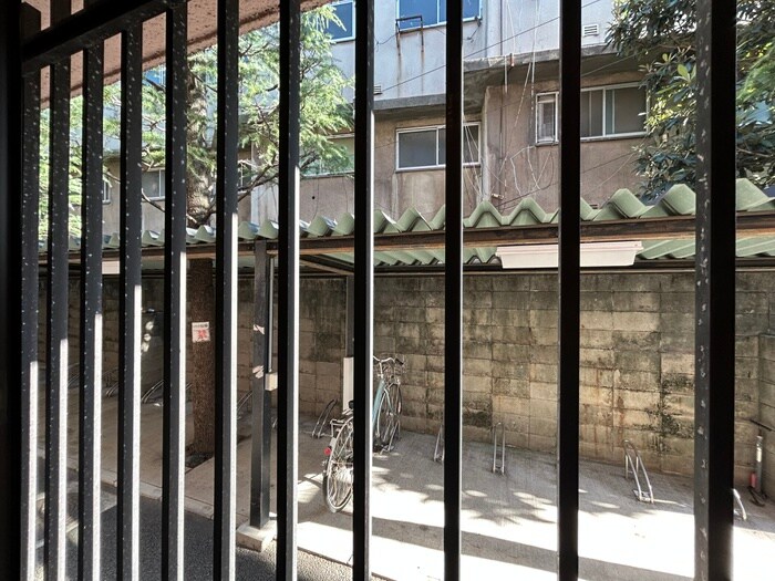 物件内観写真20　(室内からの展望)