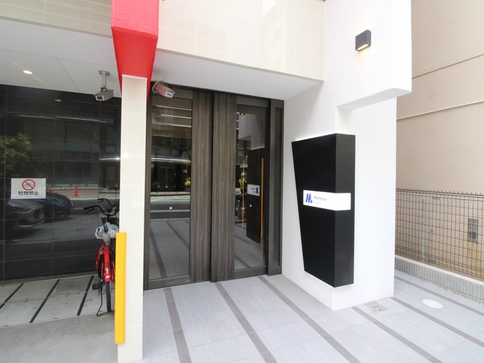 物件外観写真2　(エントランス部分)