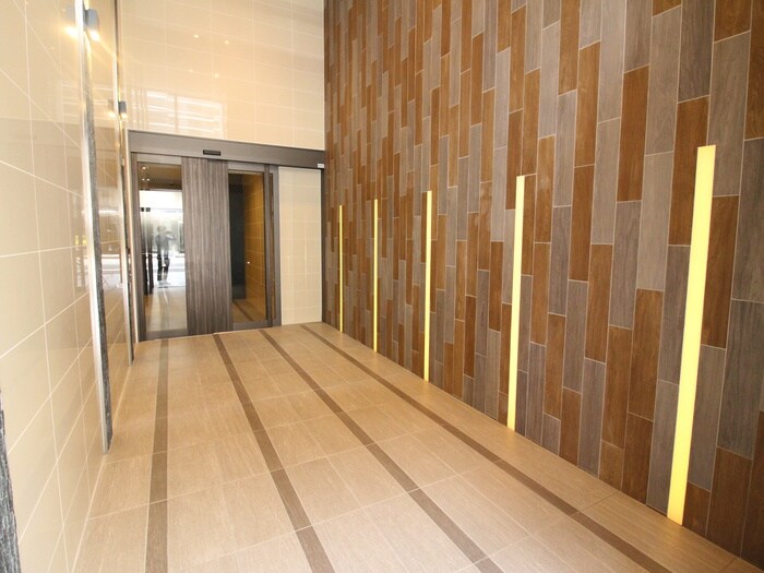 物件外観写真4　(エントランス部分)