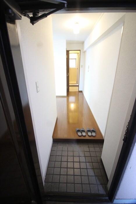 物件内観写真7　(玄関)