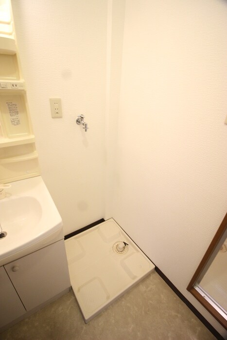 物件内観写真10　(洗濯機置場)