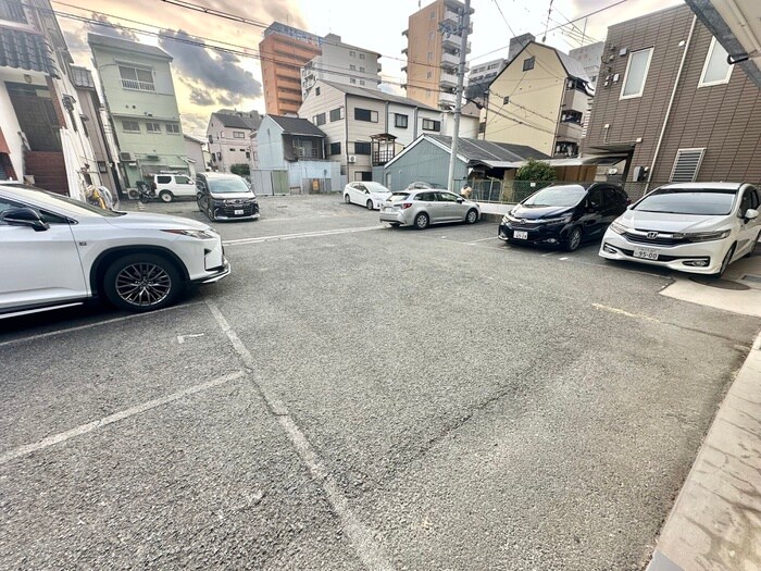 物件外観写真4　(駐車場)