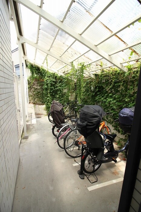 物件外観写真6　(駐輪場)