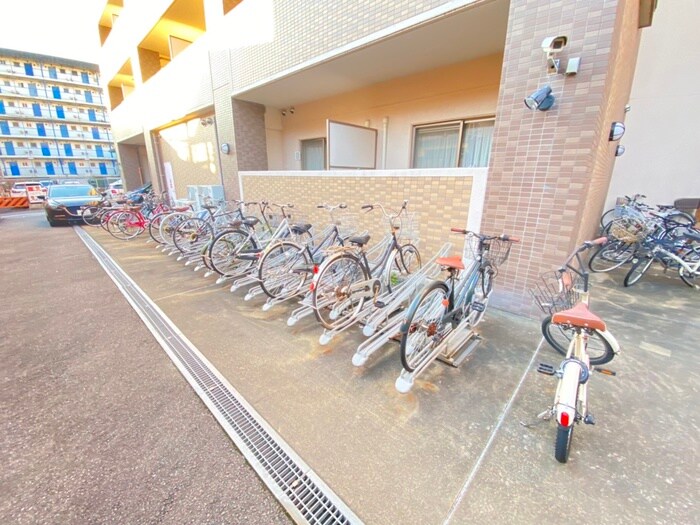 物件外観写真5　(駐輪場)