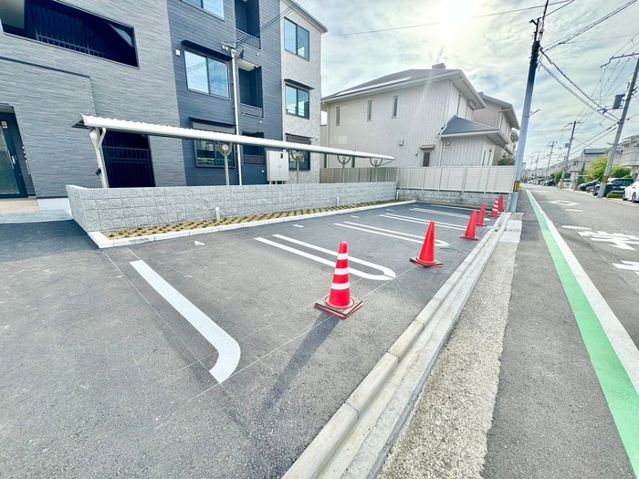 物件外観写真3　(駐車場)