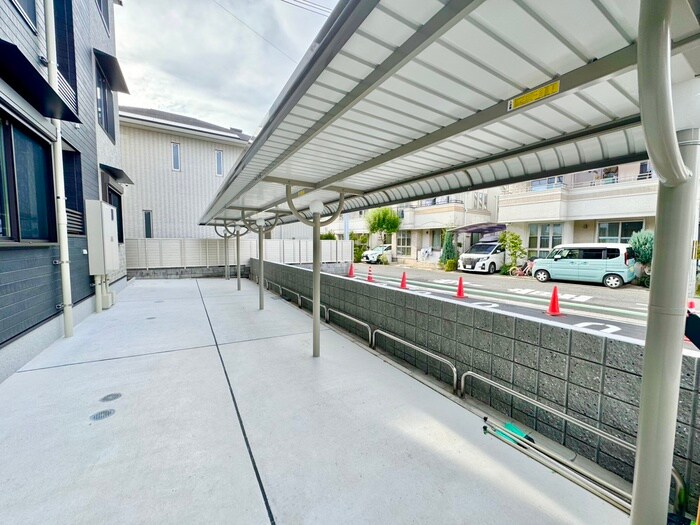 物件外観写真4　(駐輪場)