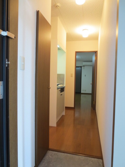 物件内観写真7　(玄関)