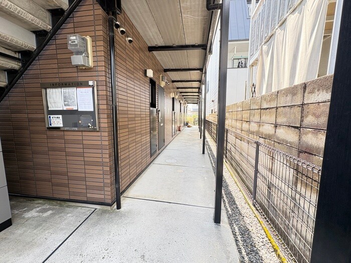 物件外観写真3　(エントランス部分)