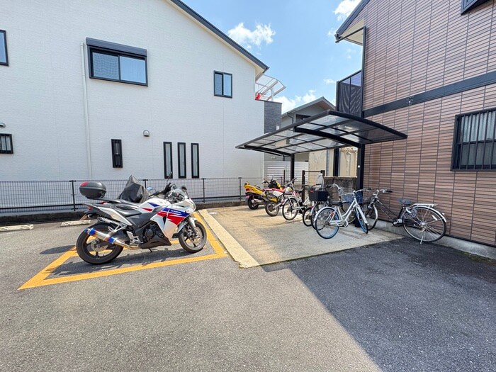 物件外観写真5　(駐輪場)