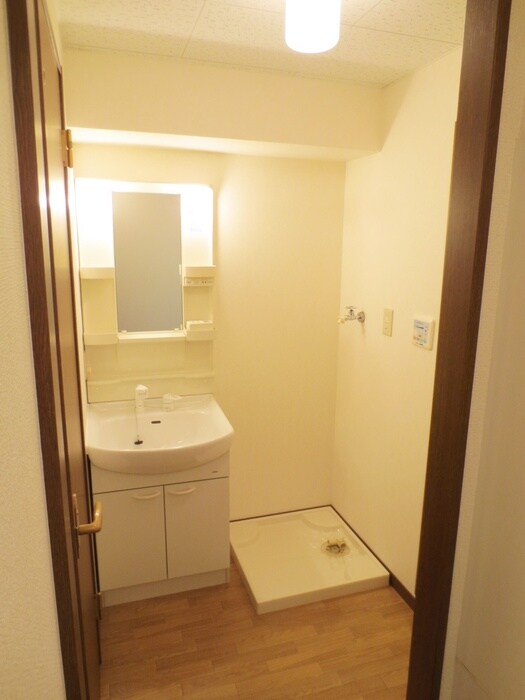 物件内観写真10　(洗濯機置場)