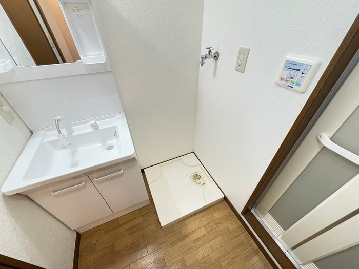 物件内観写真15　(洗濯機置場)