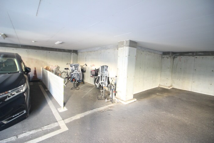 物件外観写真5　(駐輪場)