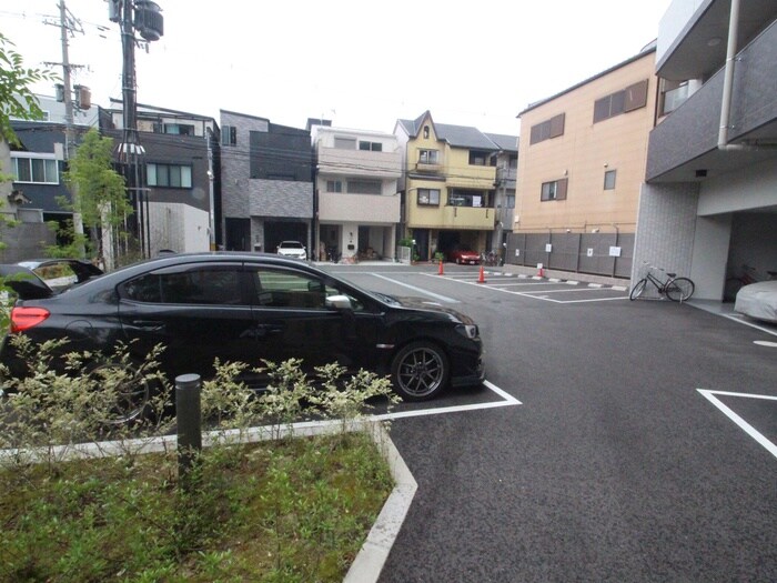 物件外観写真2　(駐車場)