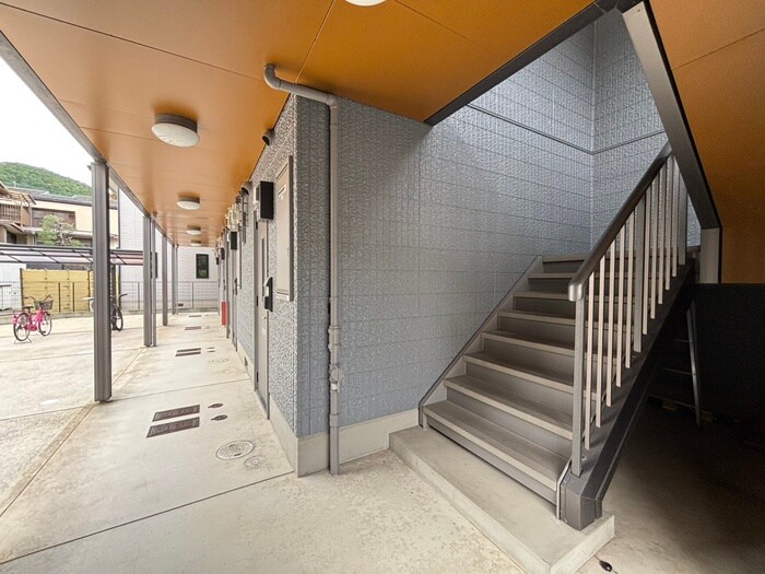 物件外観写真3　(エントランス部分)