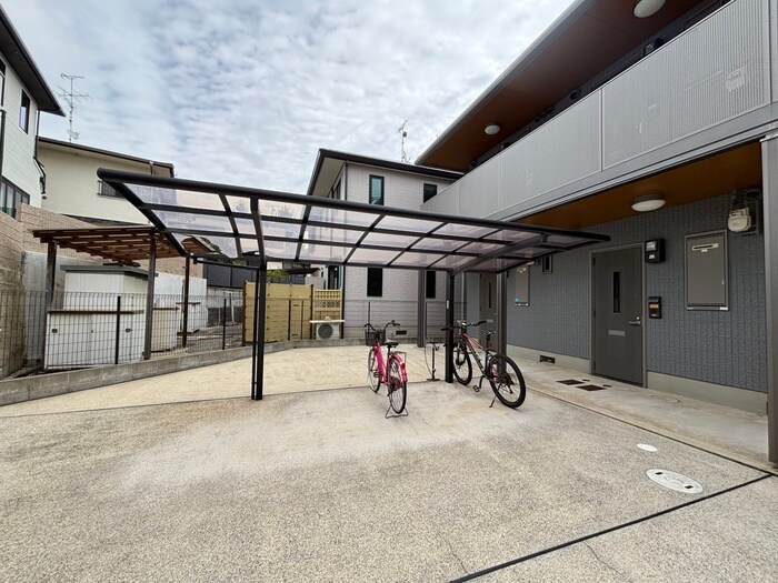 物件外観写真5　(駐輪場)