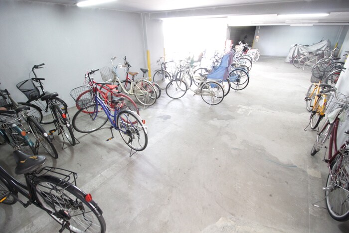 物件外観写真5　(駐輪場)