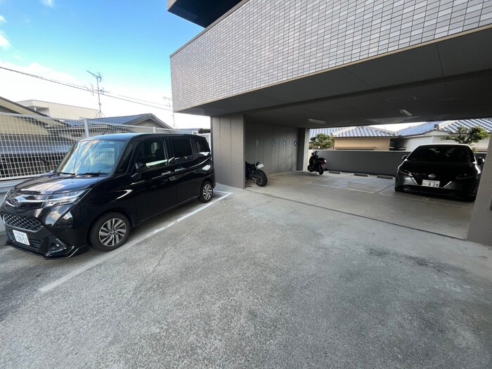 物件外観写真2　(駐車場)