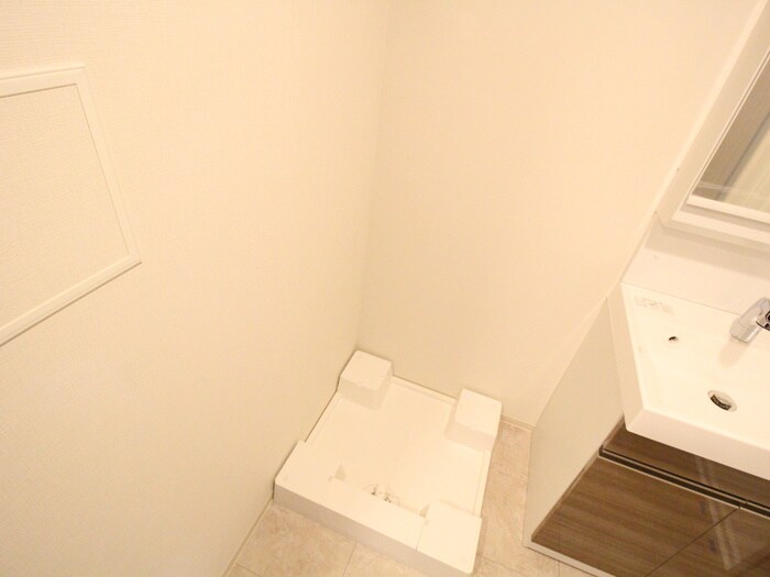 物件内観写真14　(洗濯機置場)